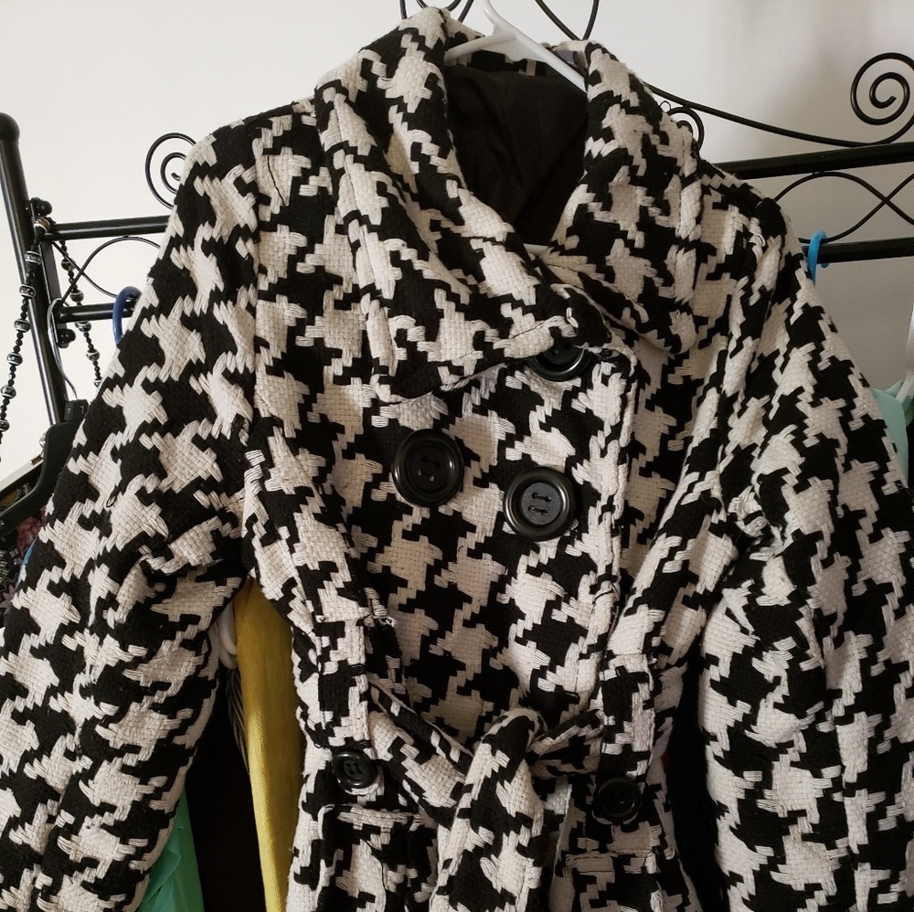 Hounds tooth fall jacket